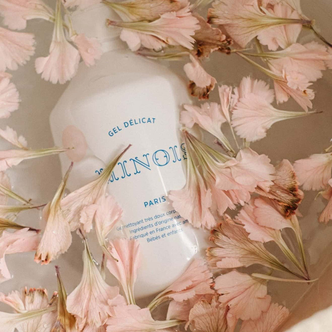 Minois French delicate baby bath gel gentle cleansing organic from birth luxury baby bath care Botā France UK