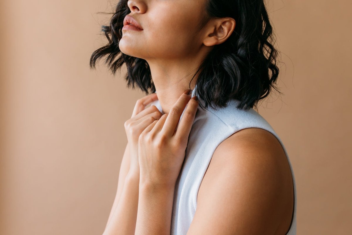 Best serum for sensitive skin - gentle anti-aging serums and skincare products for reactive sensitive skin types Bota