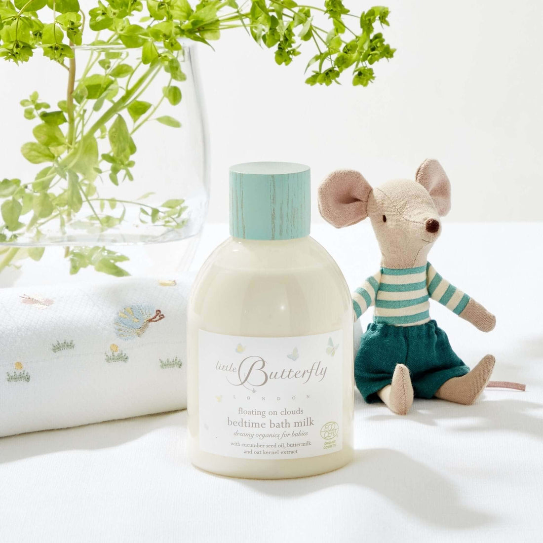 Little Butterfly organic bedtime bath milk calming baby bath gentle cleansing delicate skin organic baby bath Botā France UK